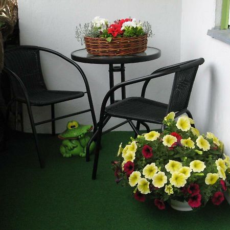 Gratarre Apartment Kuressaare Buitenkant foto
