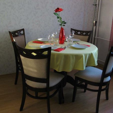 Gratarre Apartment Kuressaare Buitenkant foto