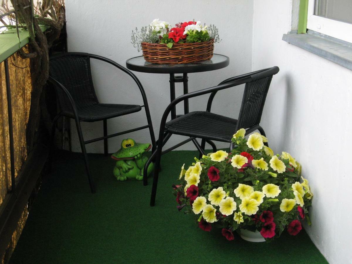 Gratarre Apartment Kuressaare Buitenkant foto