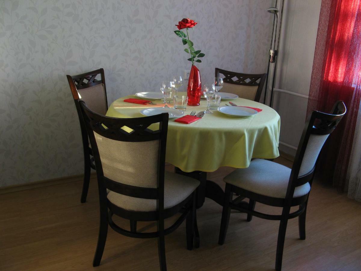 Gratarre Apartment Kuressaare Buitenkant foto